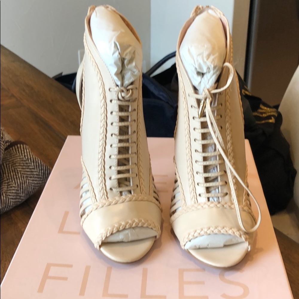BNWT Avec Les Filles heels